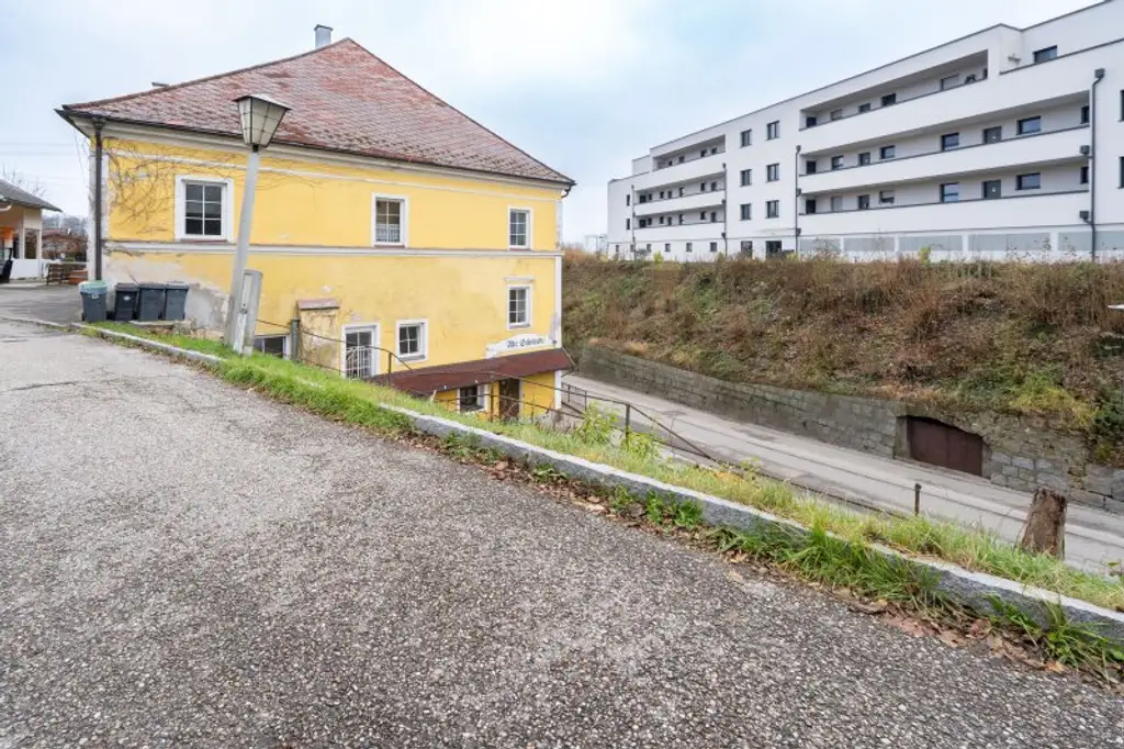 Bestandsfreies Mehrparteienhaus mit 5 Wohnungen + 1 Geschäftslokal in Toplage von Obernberg am Inn zu kaufen!