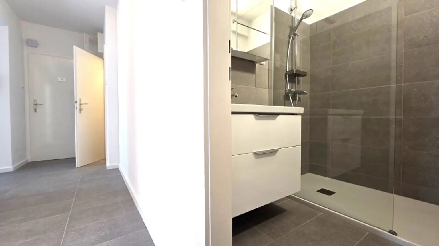 * WG geeignet * perfekte Starter / Paarwohnung * 2 Zimmer * saniert *