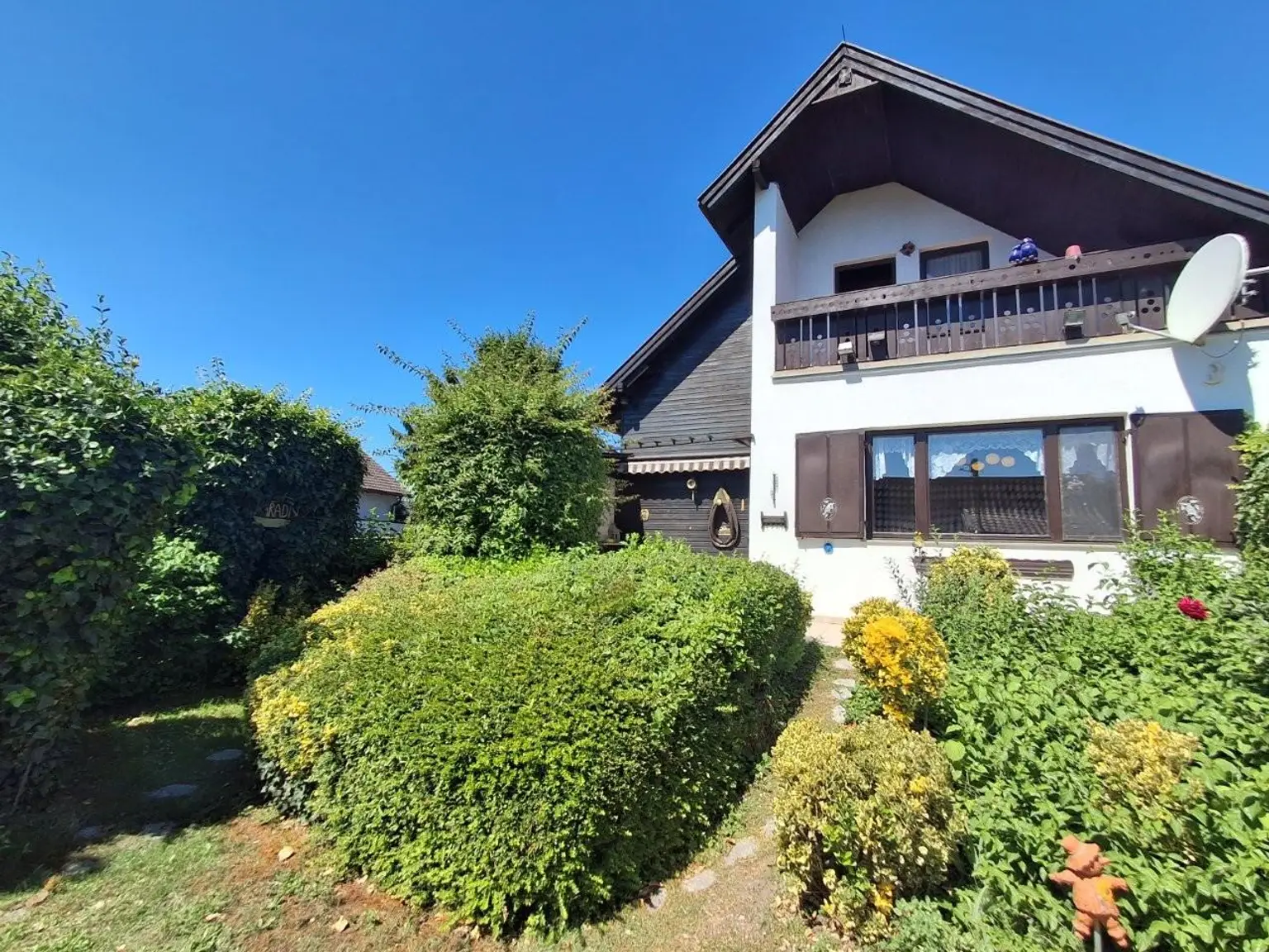 26 Haus mit Terrassenaufgang 1220