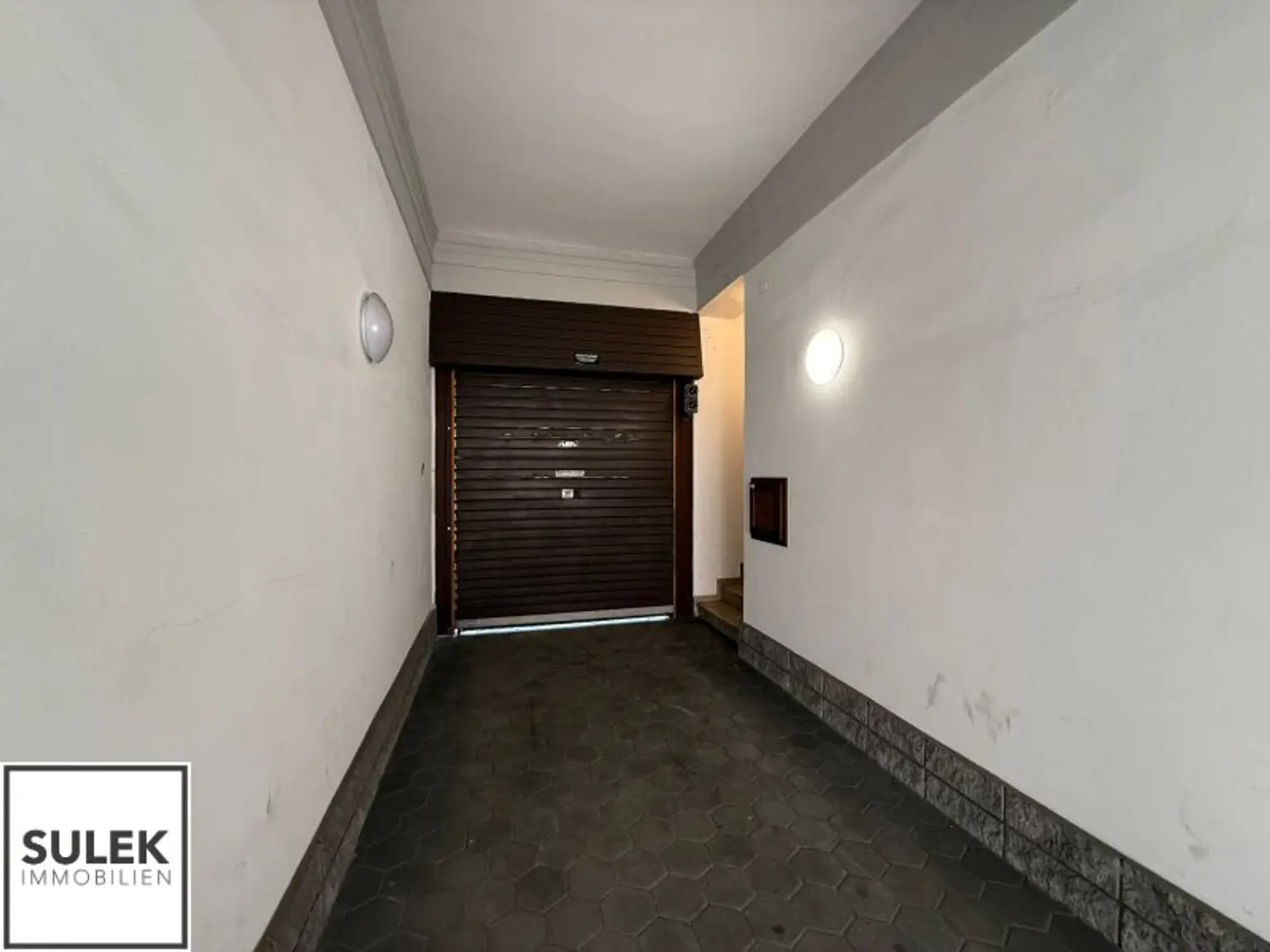 Ganzes Haus zu mieten: 1 Geschäftslokal, 1 Büro, 2 Wohnungen nahe U1