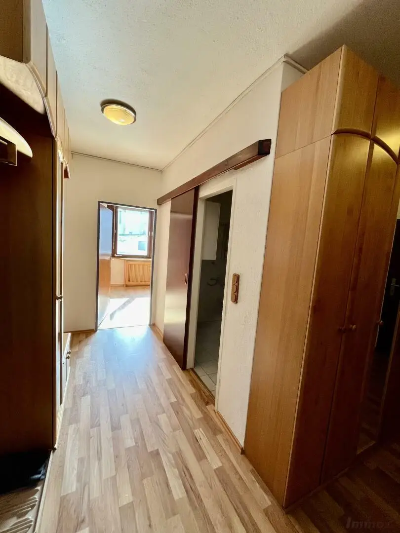 Moderne 4- Raum-Wohnung mit Loggia –voll möbliert - Nähe Gürtelturm- ideale Infrastruktur