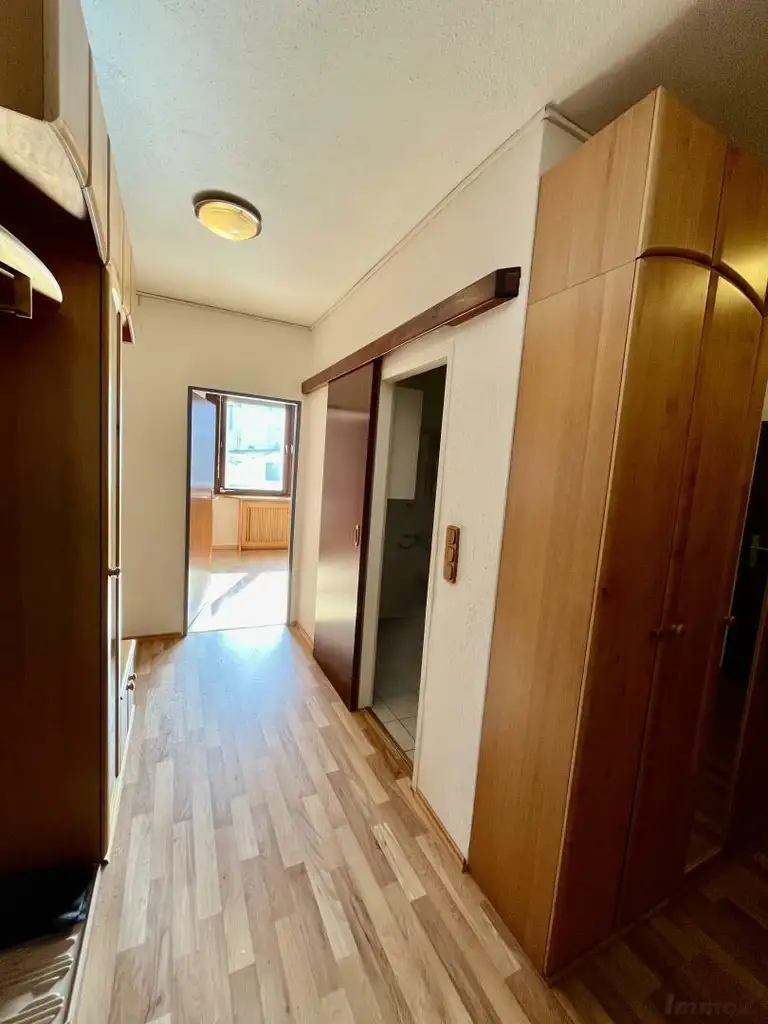 Moderne 4- Raum-Wohnung mit Loggia –voll möbliert - Nähe Gürtelturm- ideale Infrastruktur