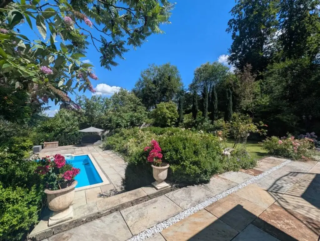 Wunderschöne Villa mit Pool und weitläufigem Grundstück, Nähe Pressbaum