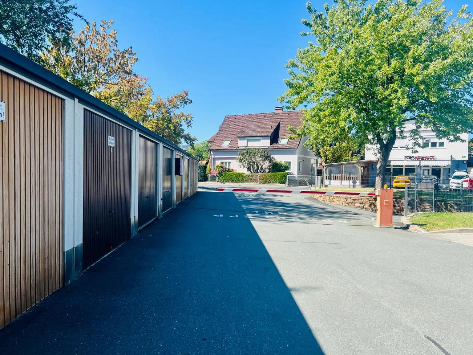 Charmante 3 Zimmer EG Wohnung mit 2 Loggien und Garage