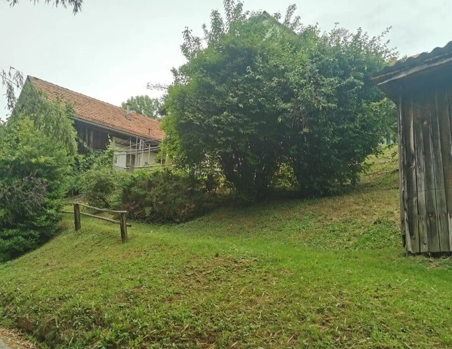 Idyllisches Grundstück mit Altbestand in ruhiger Sackgassenlage in begehrter Lage am Gedersberg