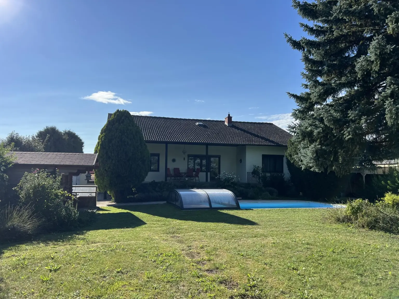 "Ein Haus mit Herz – Pool, Garten und Rückzugsort"