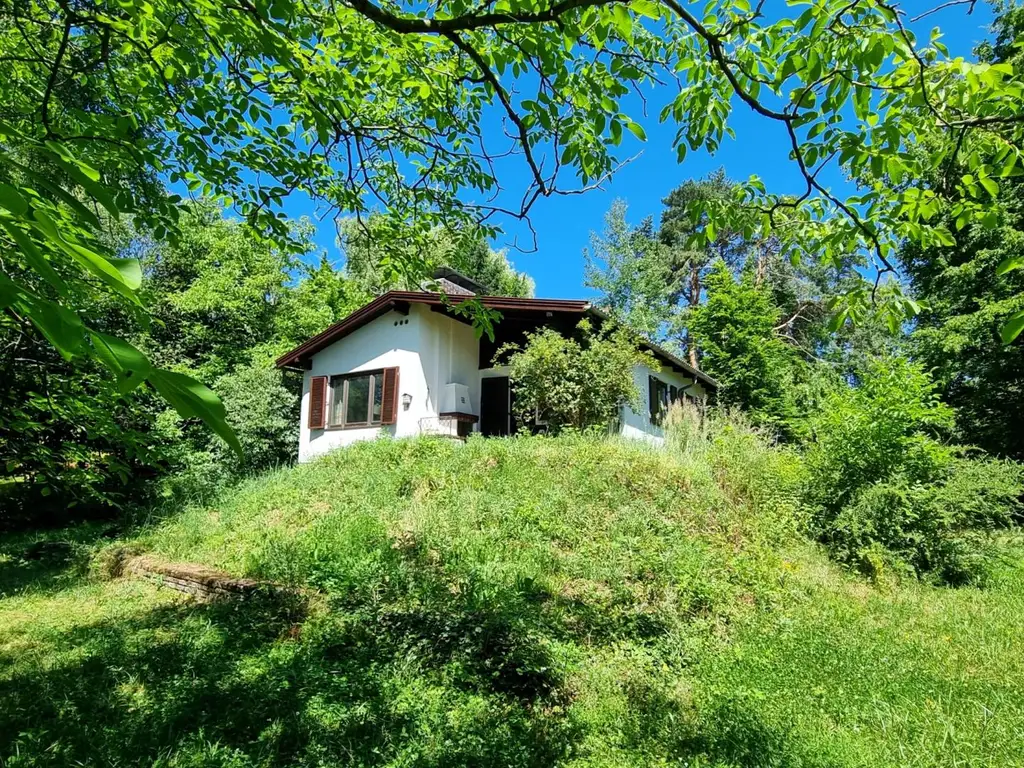 TRAUMHAFT SCHÖNES GRUNDSTÜCK MIT RENOVIERUNGSBEDÜRFTIGEM HAUS