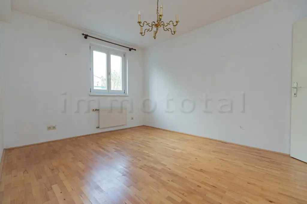 Dornbach - Pointengasse: Großzügige Terrassenwohnung mit unverbaubarem Grünblick