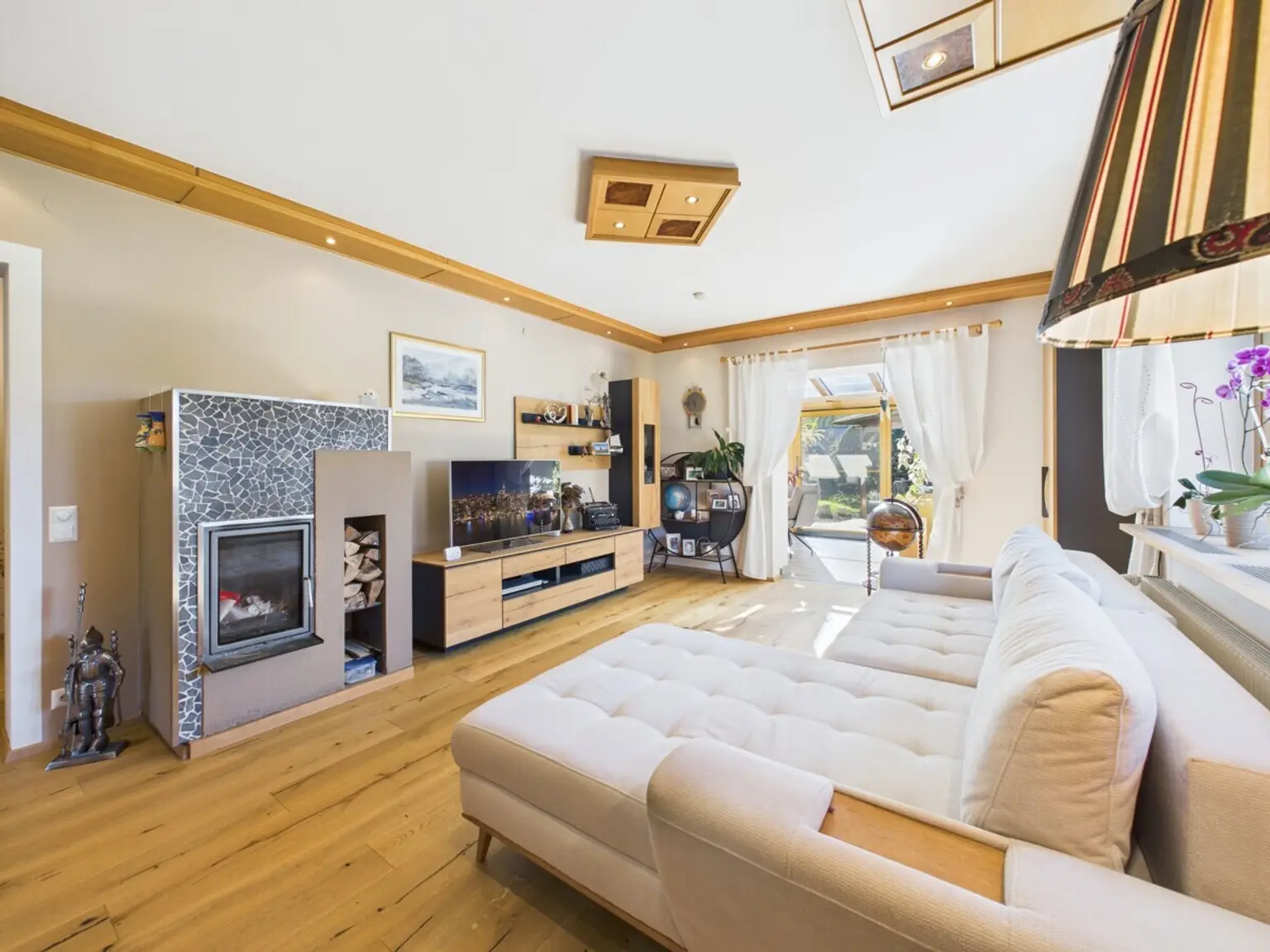 Exklusives Wohnjuwel mit Panoramablick auf die Sternbergkirche – sonnig und ruhig gelegen