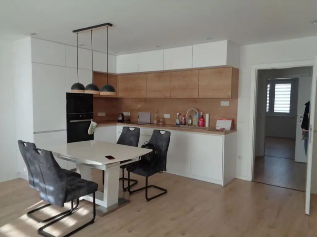 Hohenau: S-Bahn: unterkellerter Bungalow in Ruhelage