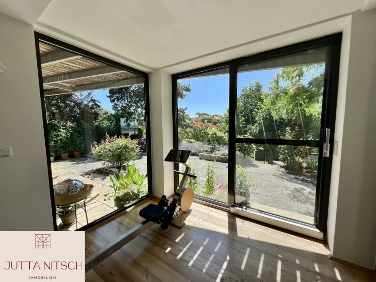 Exquisites Terrassenhaus in Eisenstadt, teilbares Grundstück – Ihr neues Zuhause mit Traumgarten, Naturpool und Weitblick!