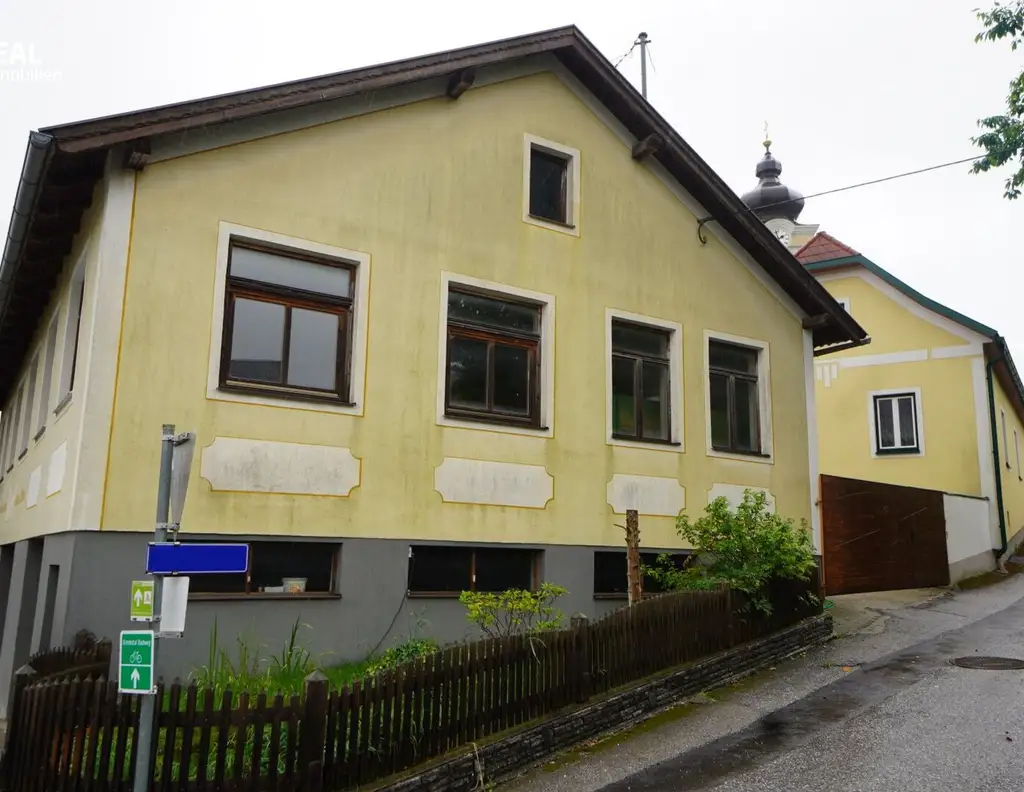 Wohnhaus mit großzügiger Mehrzweckhalle (ehem. Tischlerei)