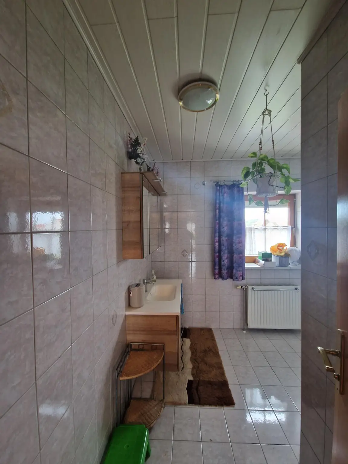 SOLIDES WOHNHAUS MIT EHEMALIGEM SOMMERHAUS, HERRLICHER TERRASSE UND POOL IN TRAUMHAFTER RUHELAGE