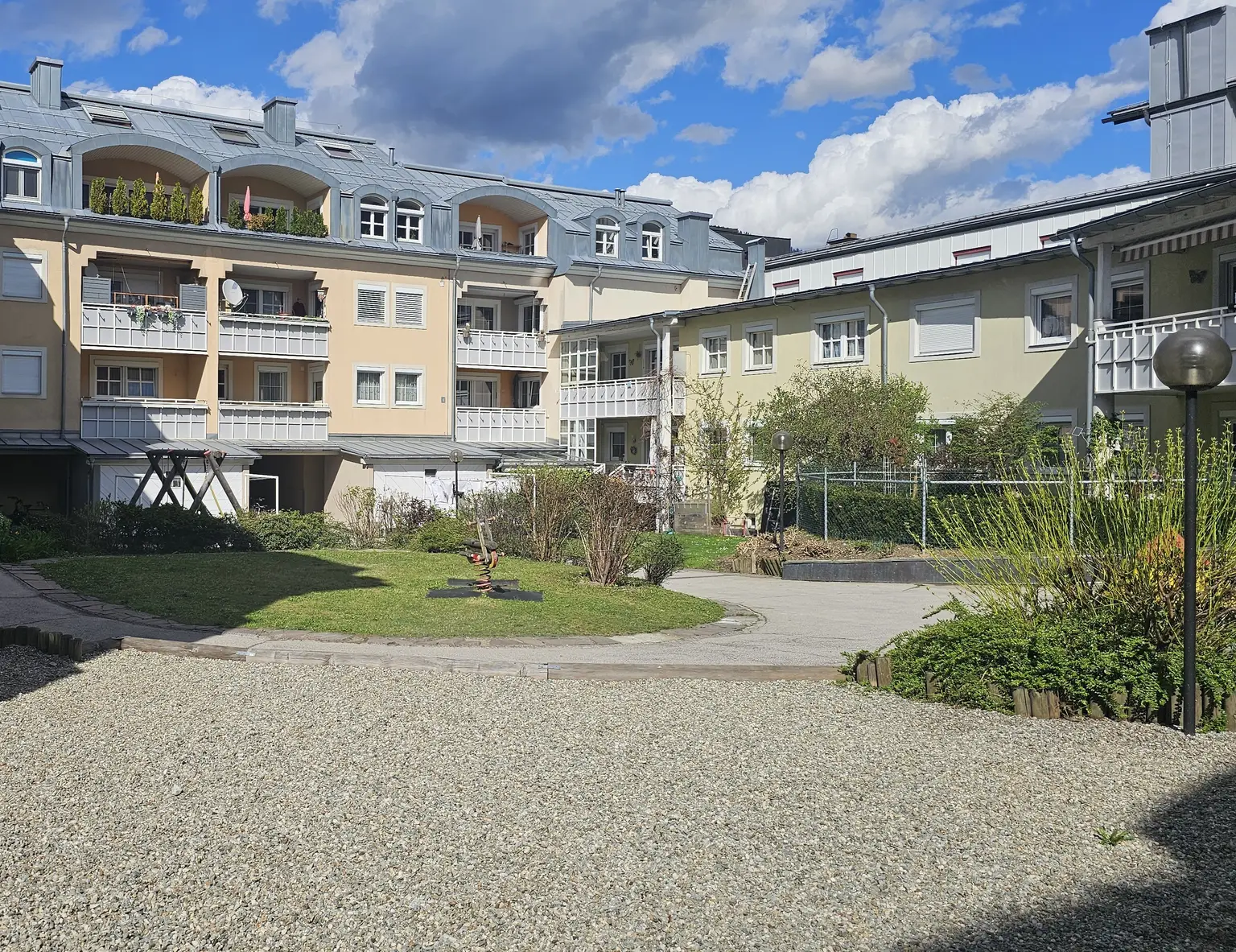 Zentrumsnahe Eigentumswohnung mit Südbalkon und Tiefgaragenstellplatz in Lienz
