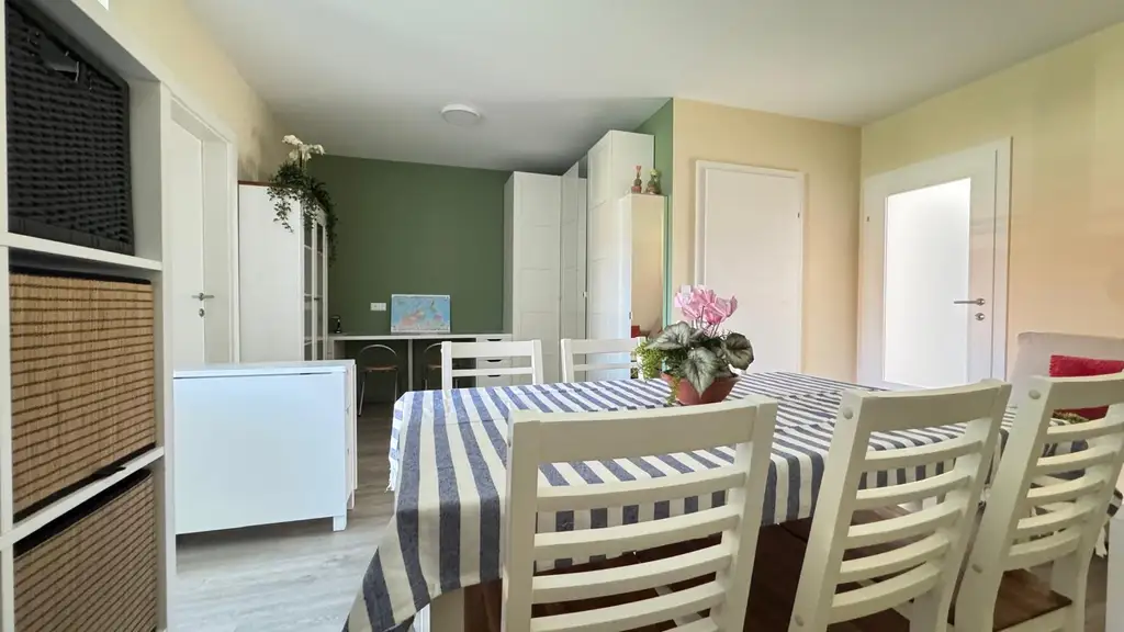 Neuwertige 2-Zimmer-Wohnung mit Balkon, Lift und Tiefgaragenplatz in Weiz!