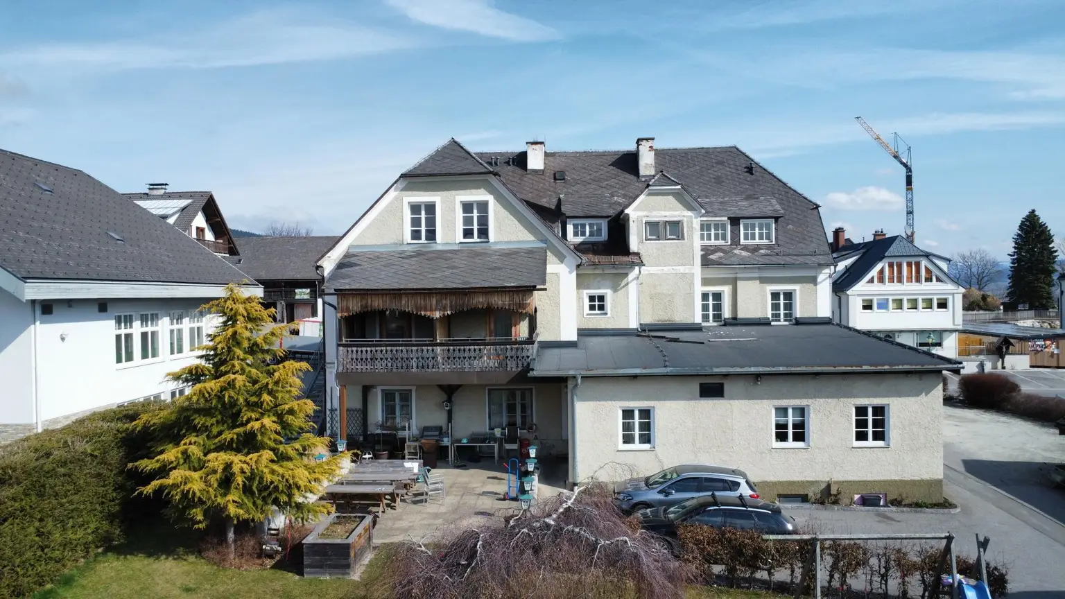 Drohnenfoto Gebäude von hinten