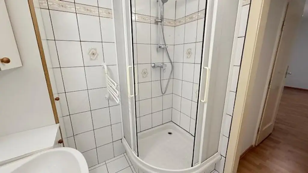 Top Lage an Grenze zum 1. Bezirk. 2 -Zimmer Neubauwohnung mit Stellplatz im Innenhof!