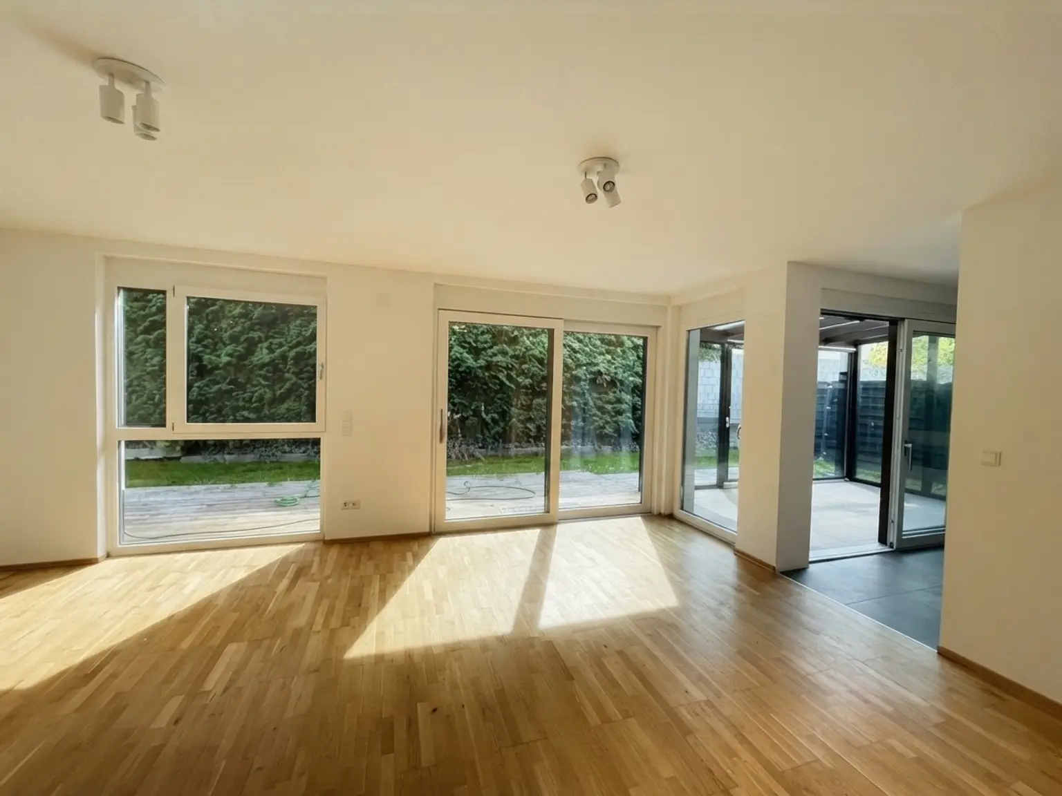 Traumhaftes Einfamilienhaus in Wien mit Garten, Terrassen und Stellplatz - Miete oder Kauf