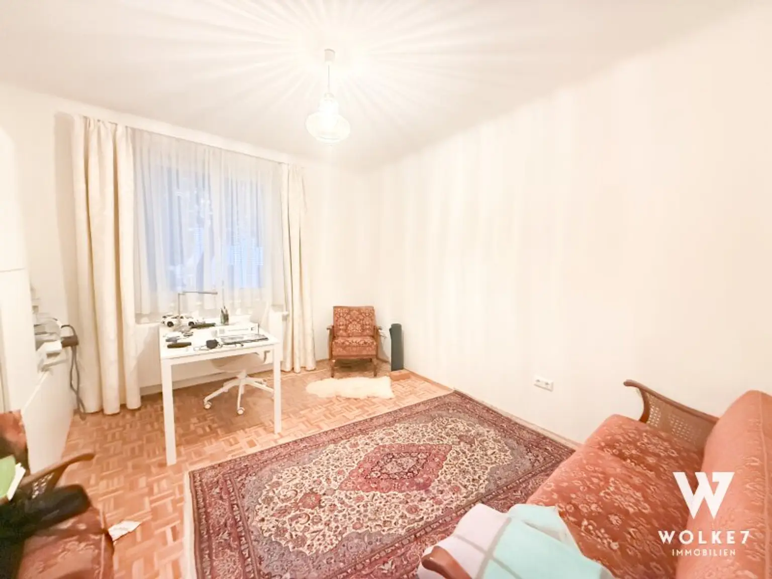 Vollsanierte 3-Zimmer-Wohnung mit Loggia direkt beim Kutschkermarkt | Grünblick
