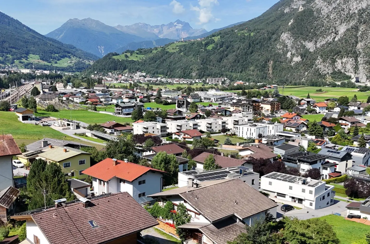 Sensationelle Gelegenheit: 303 m² Baugrund mit Garage in bester Lage von Zams!