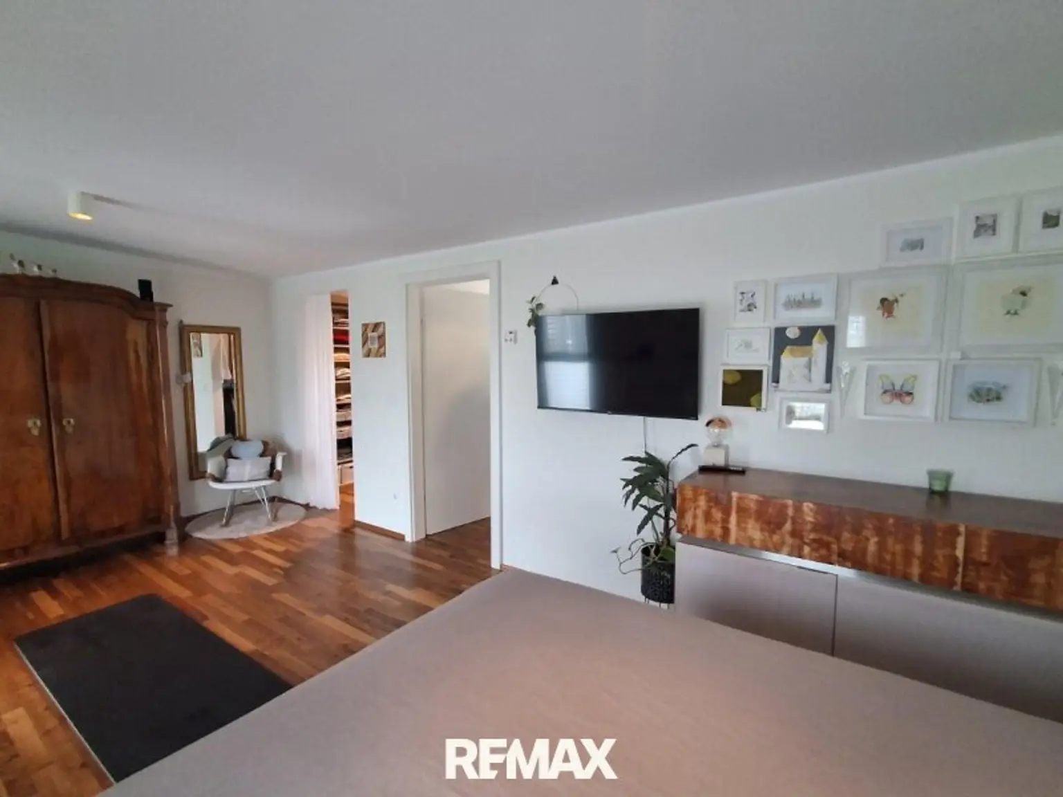 16 Schlafzimmer mit Schrankraum 1220
