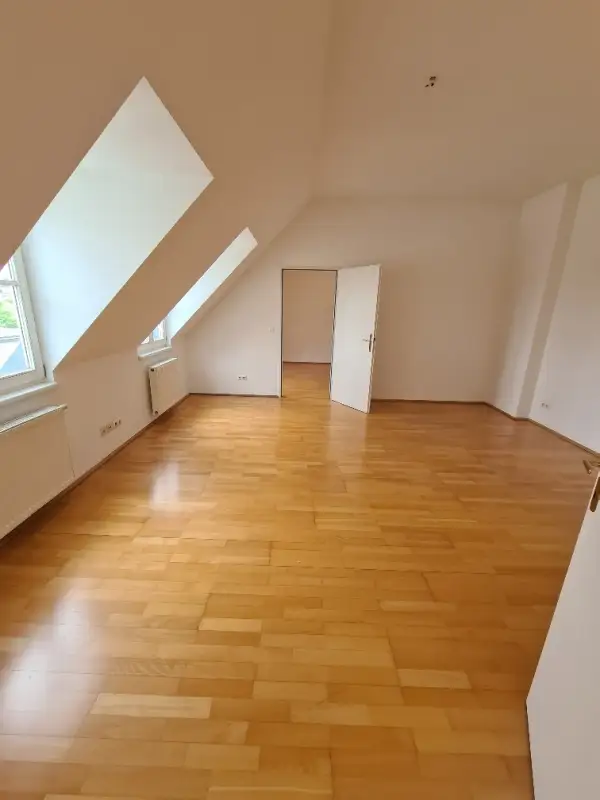 Befristet vermoietete 2-Zimmmer- Dachgeschosswohnung - 
Garten-/Hofseitig ausgerichtet!