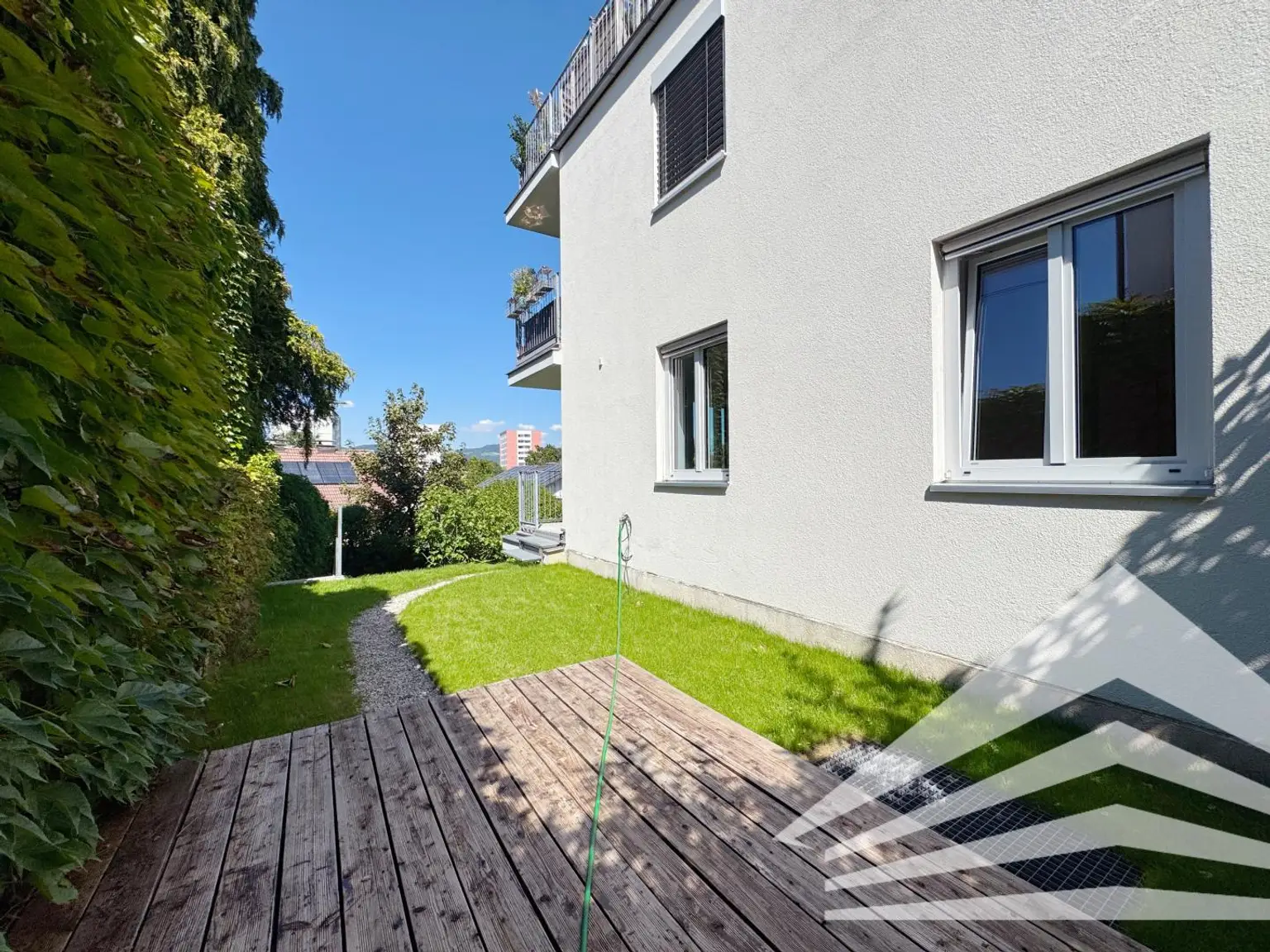 ***Traumhafte 2 Zi.-Wohnung mit Balkon, Eigengarten & TG-Platz am Fuße des Pöstlingbergs***