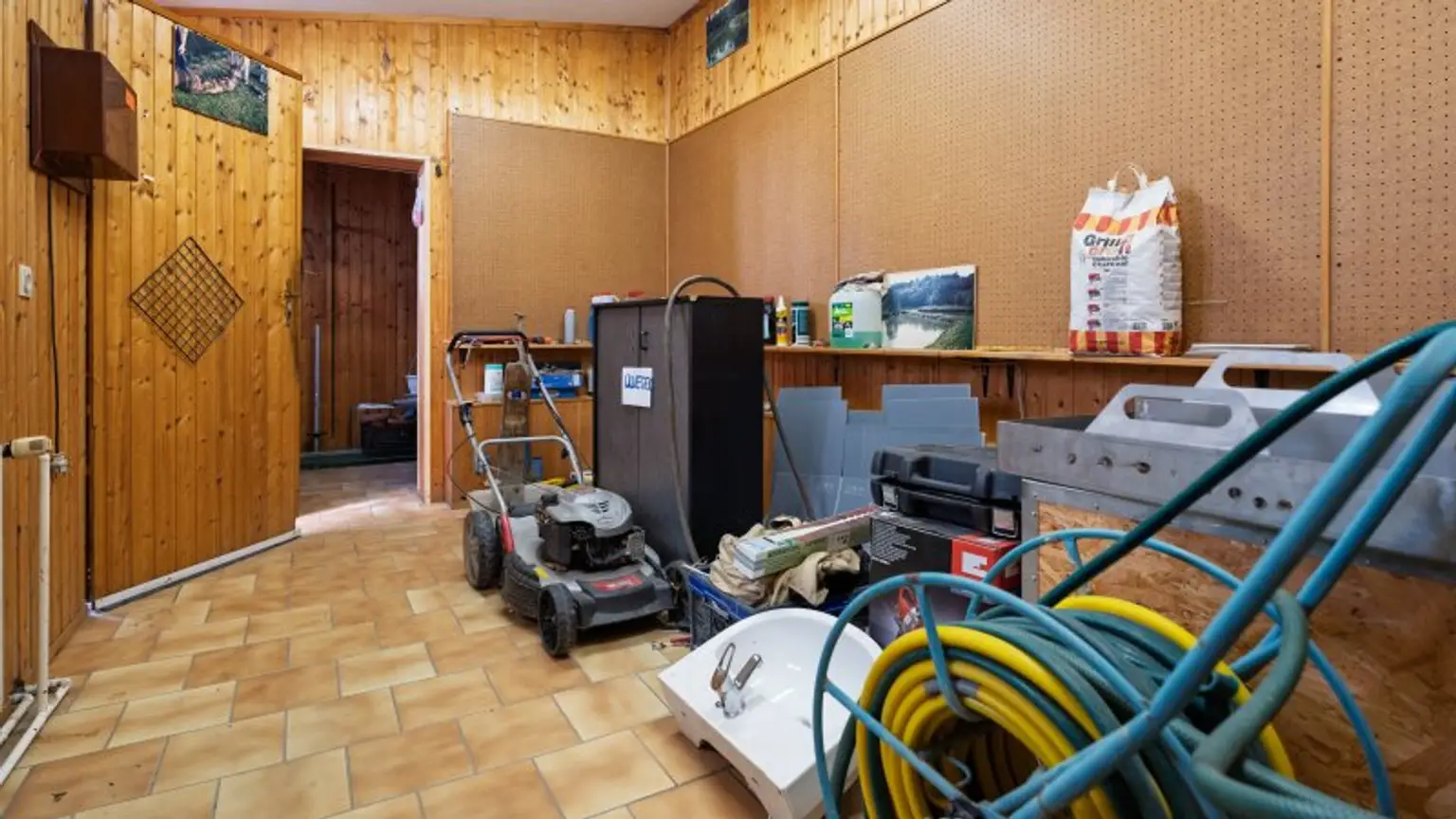 Kapitalanlage mit Potential – 2 Häuser auf Eckgrundstück mit rund 938 m² Grundstücksfläche!