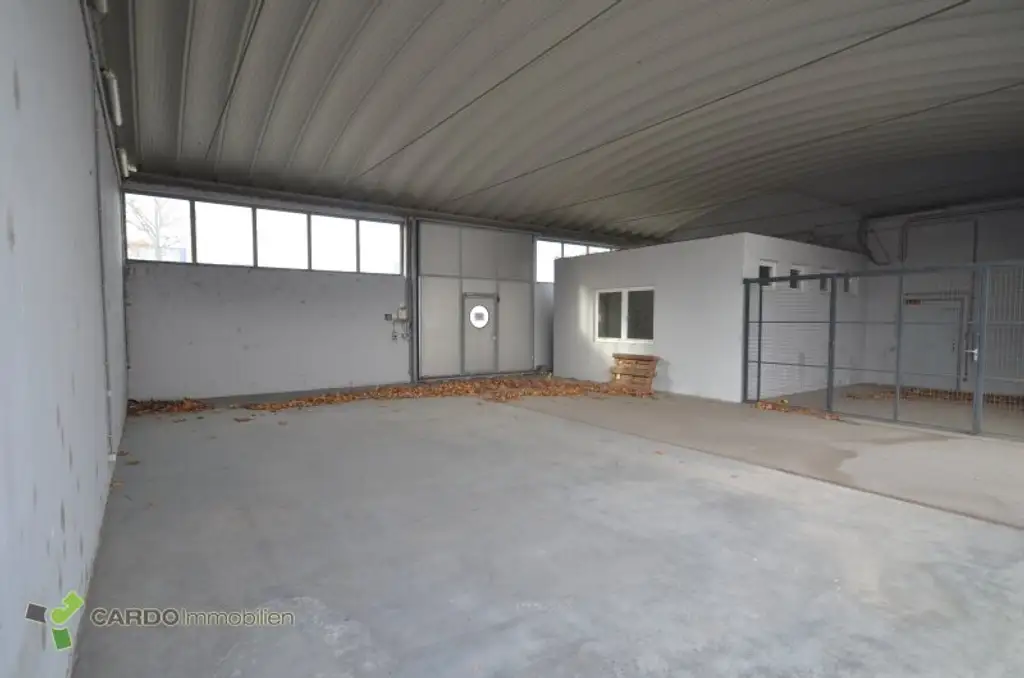 Halle und Lager 425m², 340m², 414m² für Veranstaltungen oder Lager, 2 Gewerbeobjekte nebeneinander mit große Parkplatz, entweder zusammen oder einzeln zu vermieten