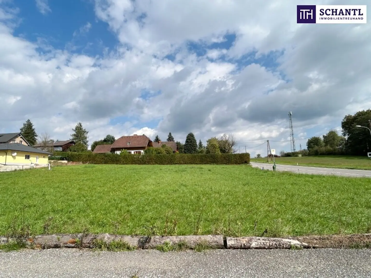 TOP WOHNPROJEKT möglich! IDEAL für BAUTRÄGER! In unmittelbarer Nähe zu den Wundschuher Seen! TOP Anbindung! VOLLERSCHLOSSENES und FLACHES BAUGRUNDSTÜCK!