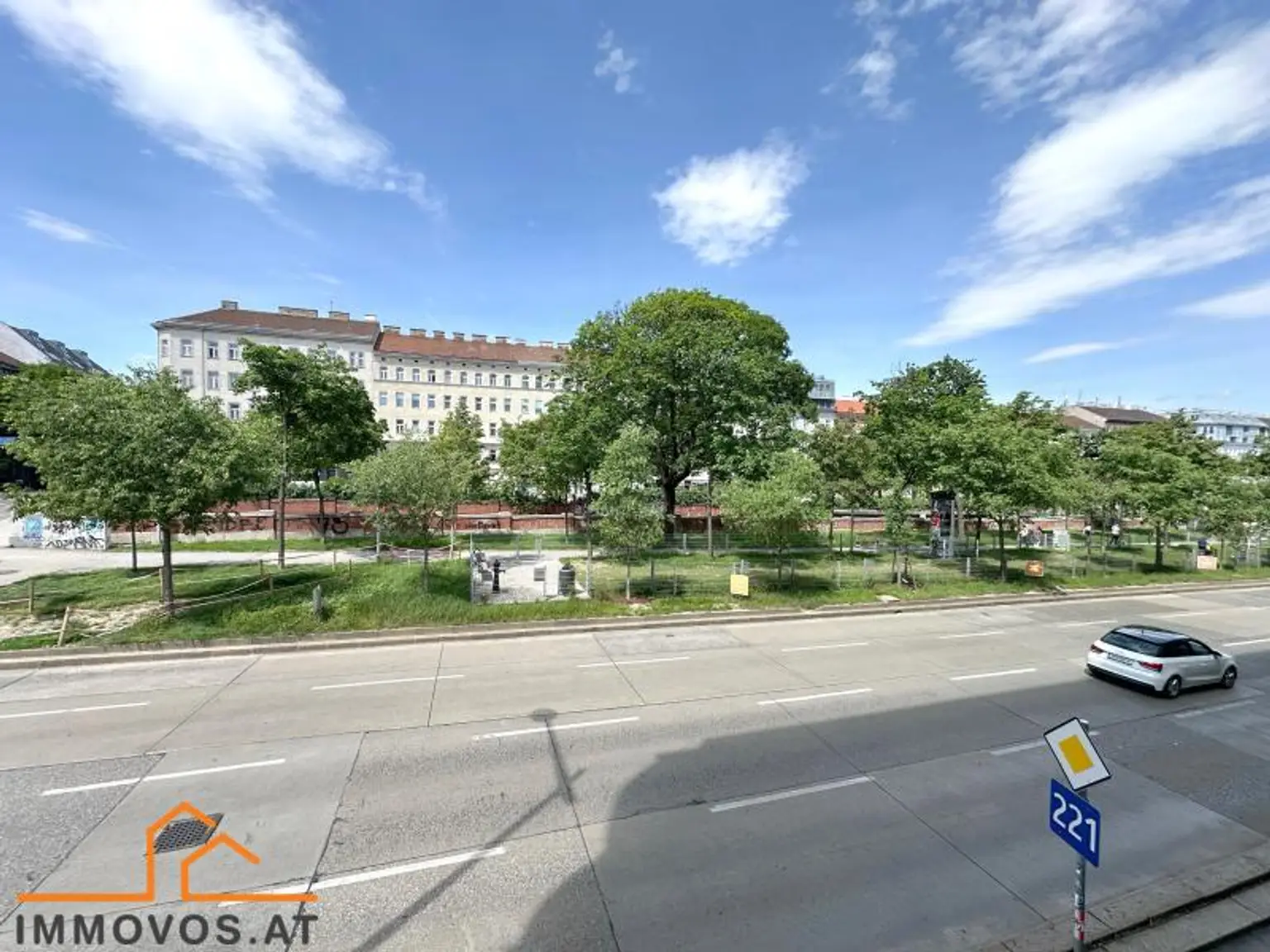 sanierungsbedürftige WOHNUNG - ALTBAU - schönes HAUS