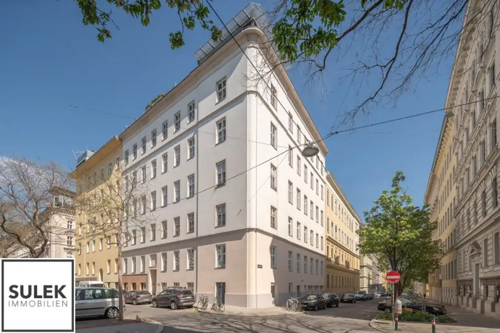 ab 1.11.2025: möblierte 2-Zimmer-Altbau-Wohnung (furnited one bedroom apartment) in zentraler & ruhiger Lage