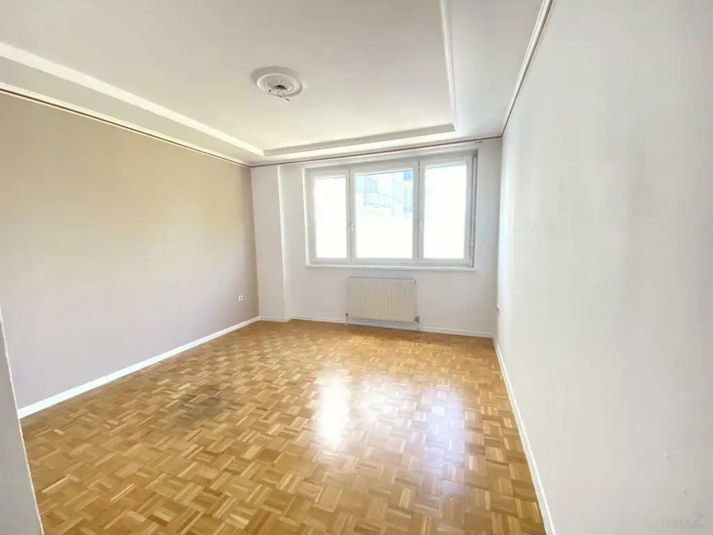 Graz – Geidorf: Schicke Wohnung in unmittelbarer Uni-Nähe, perfekt für Paare oder als WG. | Graz - Geidorf: Chic apartment in the immediate vicinity of the university, perfect for couples or as a shared flat