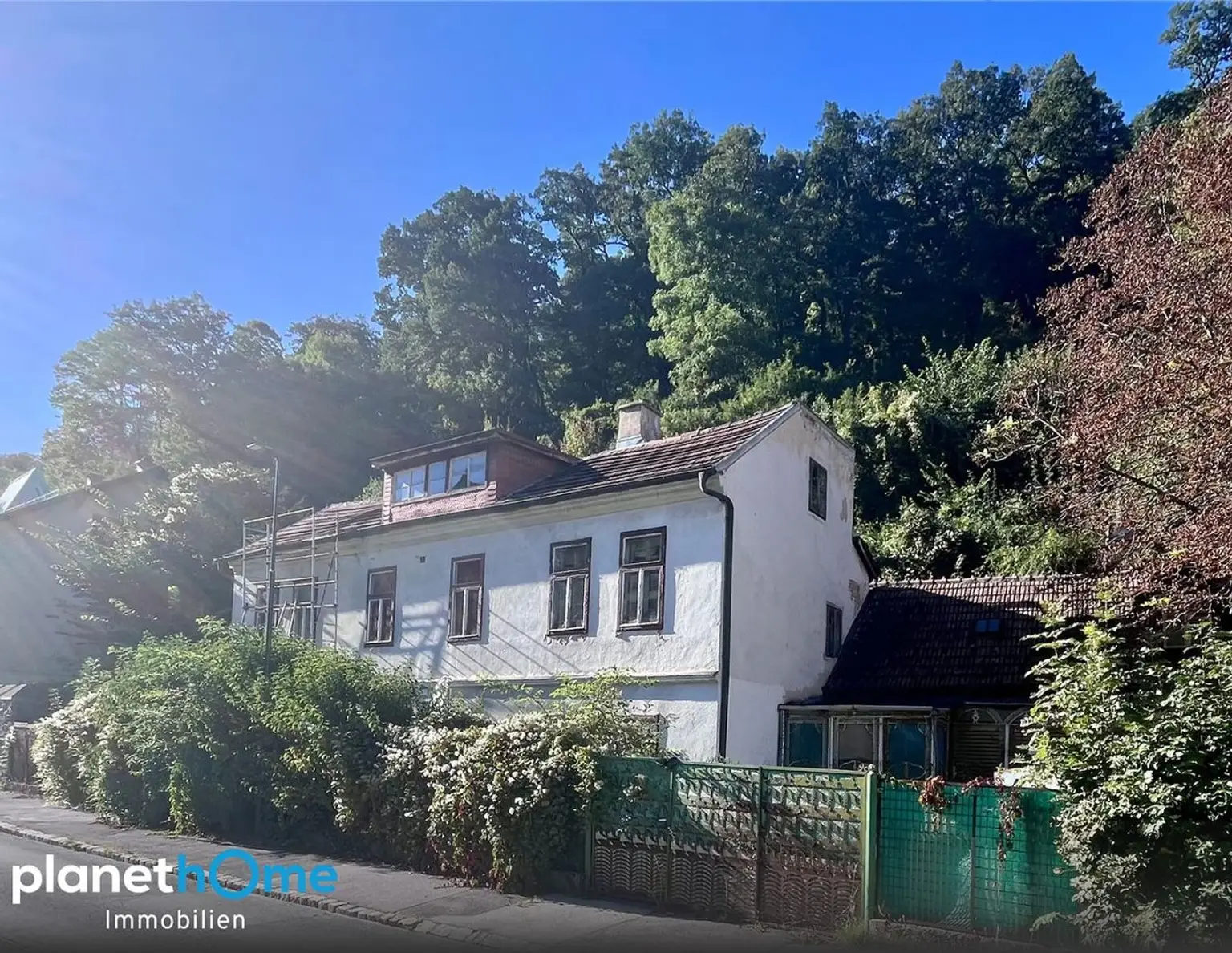 Baugrund mit Entwicklungspotenzial in begehrter Wienerwald-Lage