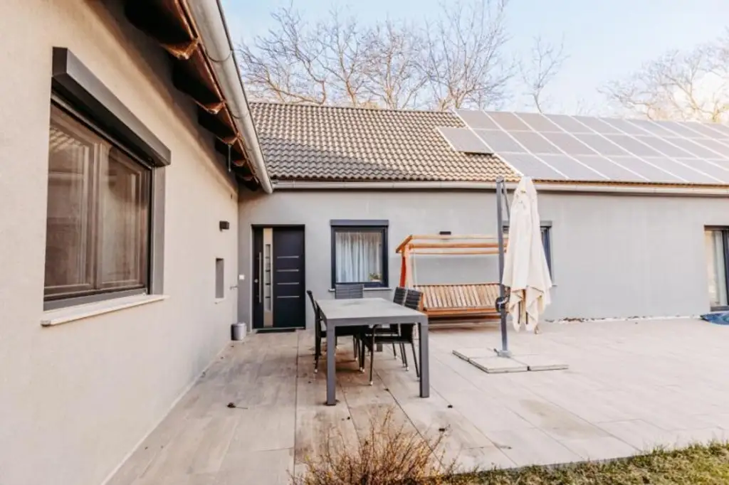 Verträumtes Bauernhaus neu adaptiert (2013) mit Toreinfahrt, Pool, Stadel und Schuppen