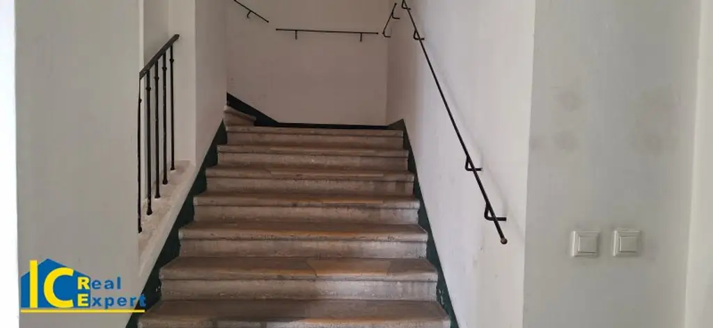 Großzügige Stadtwohnung im Biedermeierhaus, –schön, gepflegt und mit Garage!