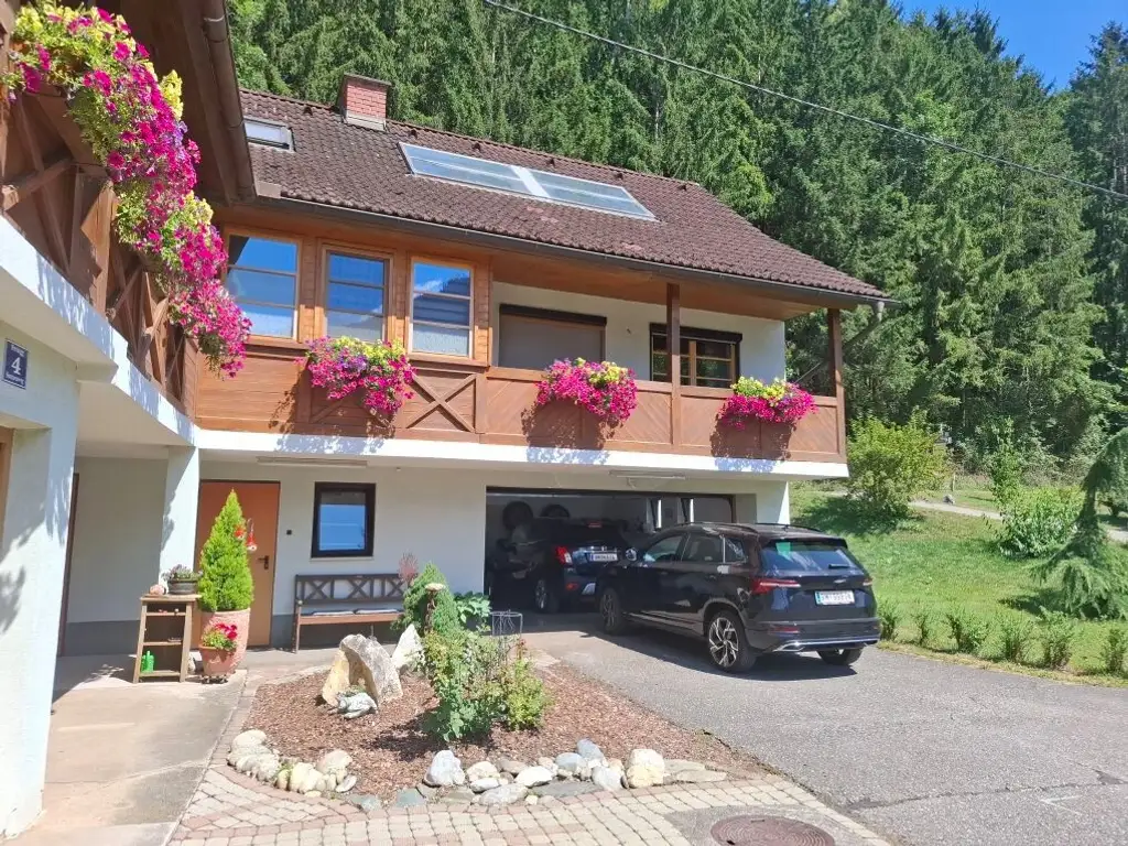 3-Familien-Wohnhaus mit Doppelgarage und Grundstück in sonniger Ruhelage in Pernegg an der Mur zu kaufen !