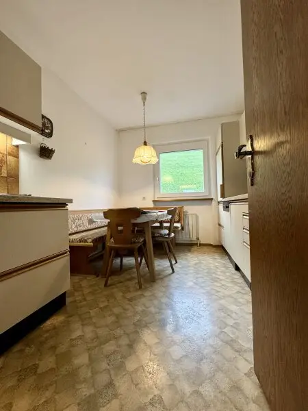 *geräumige 3 Zimmer Wohnung mit extra Küche und Balkon!  Super schöne Aussicht inkludiert!