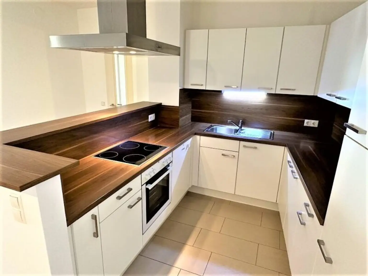 HOFRUHELAGE, HUMBOLDTGASSE, 80 m2 Neubau inkl. Loggia, 2 Zimmer, Komplettküche, Wannenbad, Parketten, U1-Nähe