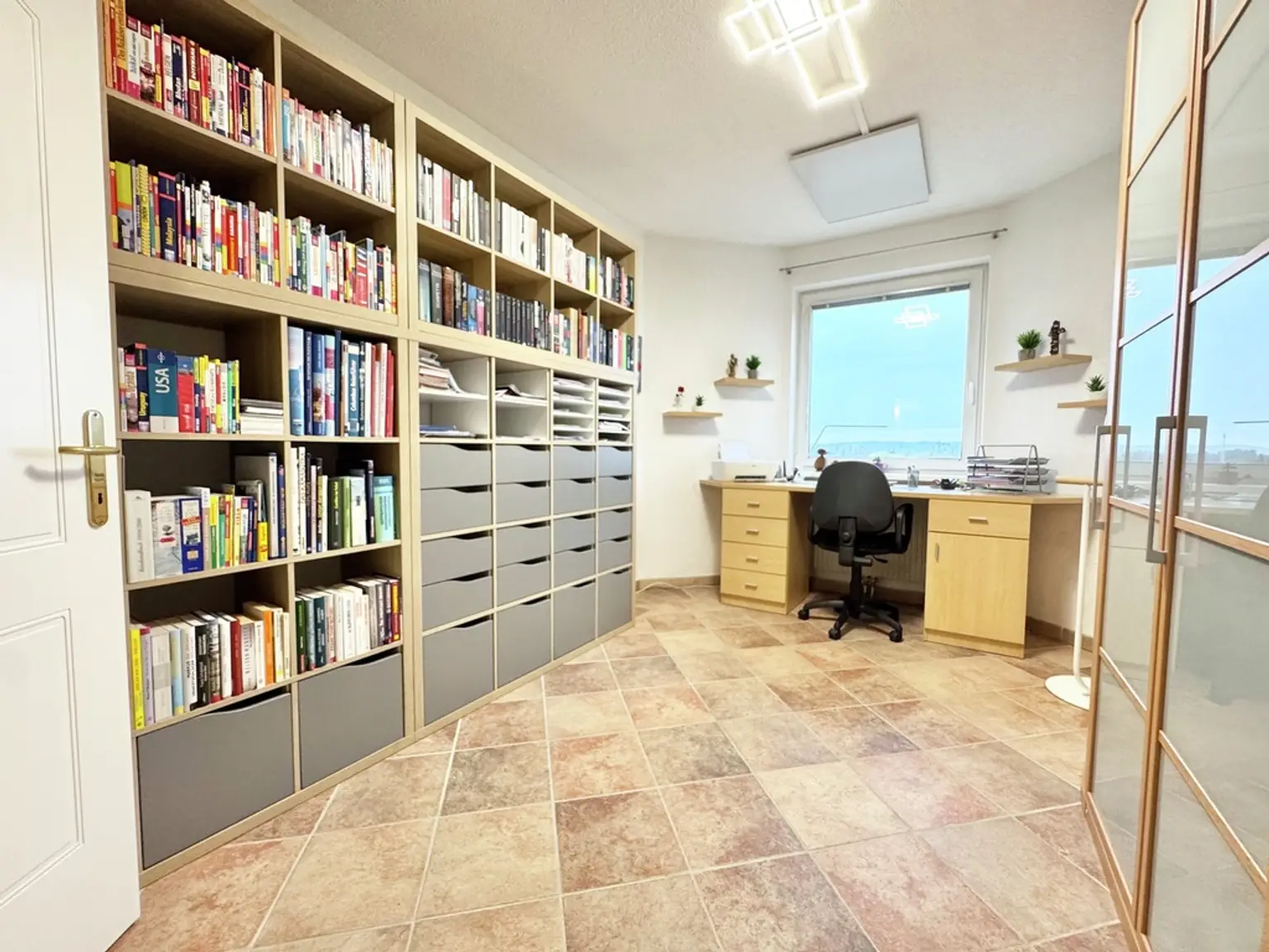 TRAUMHAFTE NEUBAUWOHNUNG MIT FERNBLICK | LICHTDURCHFLUTETE 3 ZIMMER | GARAGE | TOPLAGE IN EBERGASSING