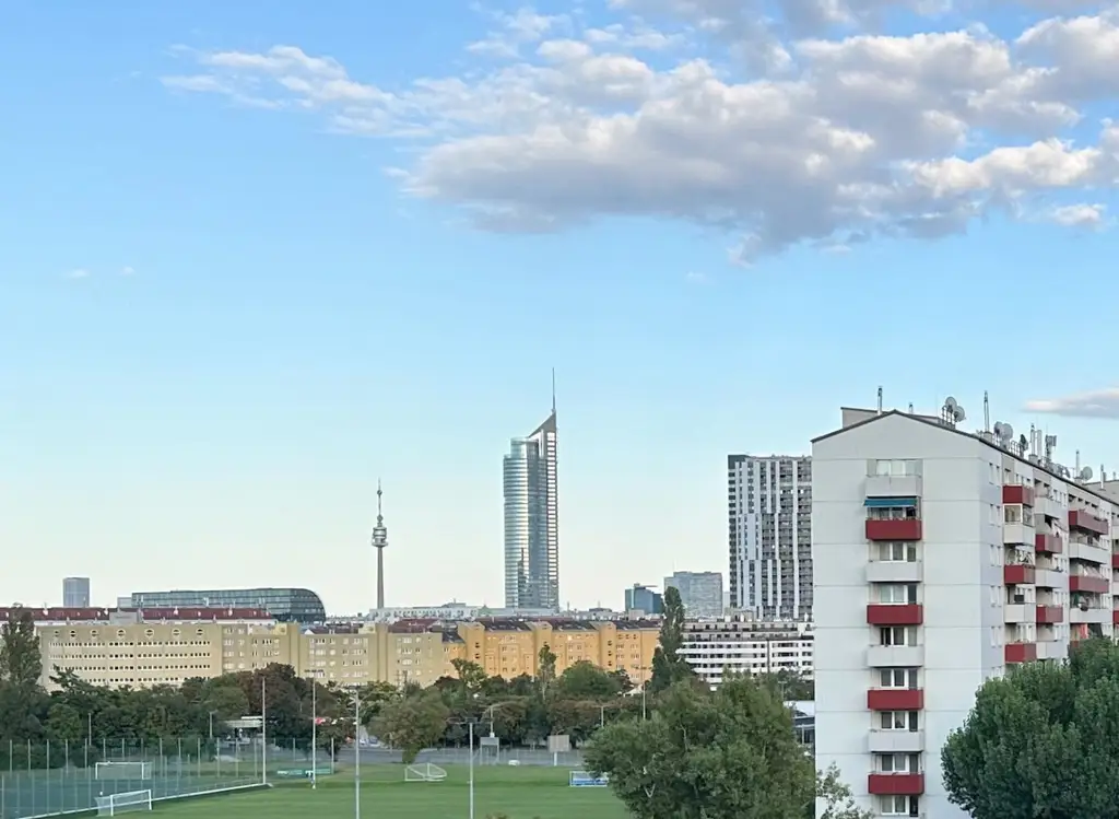 Loggia mit Fernblick, gute Infrastruktur & Zustand
