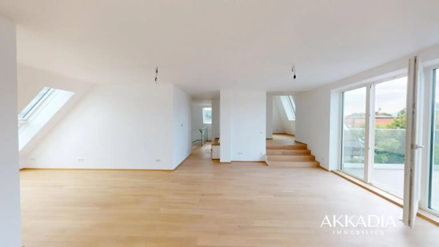 Traumhafte Dachwohnung im Altbaujuwel