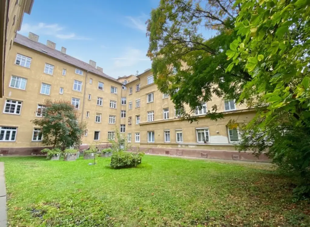 3 Zimmer-Wohnung ZUM SANIEREN, HELL und RUHIG!