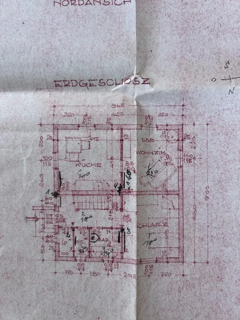 HÜBSCHES WOHNHAUS MIT NEBENGEBÄUDEN