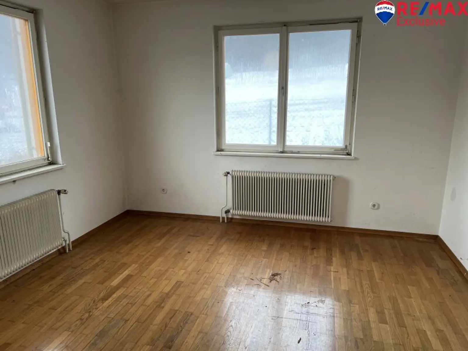 Der Hohen Wand und dem Schneeberg so nah! Sanierungsbedürftiges Einfamilienhaus mit Garten und Garage!