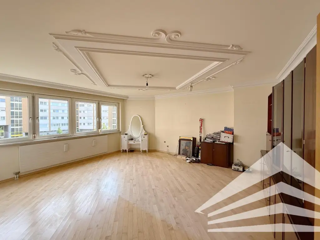 Sanierungsbedürftige 4,5 Zimmerwohnung mit 118 m² in Dornach - TG inklusive!