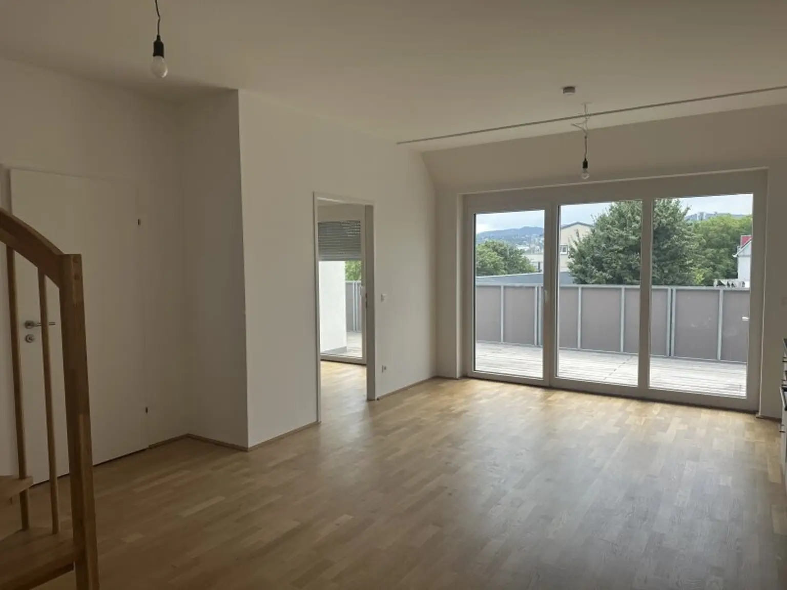 Fernsicht PUR- Sonnige, barrierefreie Wohnung mit großen Terrasse/ Dachterrasse, inkl. Küche- Nähe Bhf. Brunn