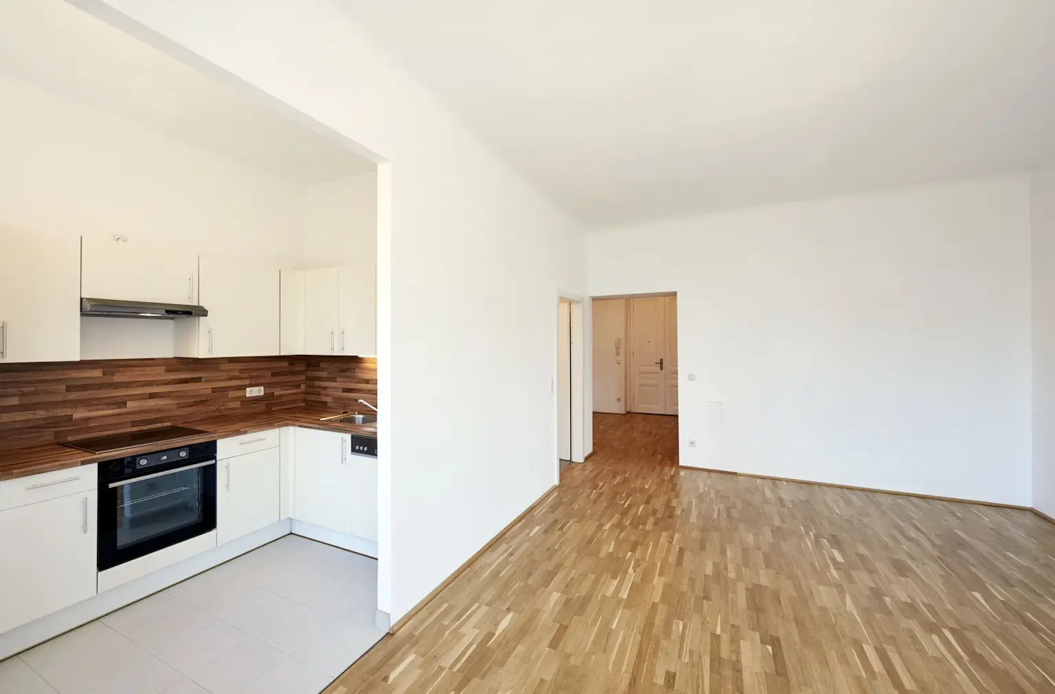 Historischer Charme in Toplage – sanierte 1-Zimmer-Altbauwohnung!