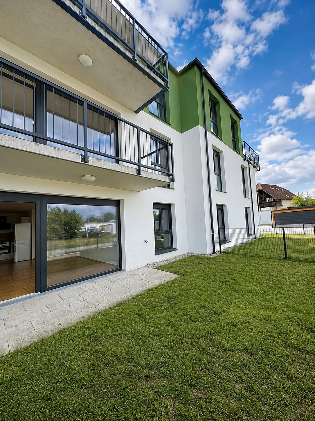 Neubau-Erdgeschosswohnung mit Traumgarten – ideal für Singles & Paare!