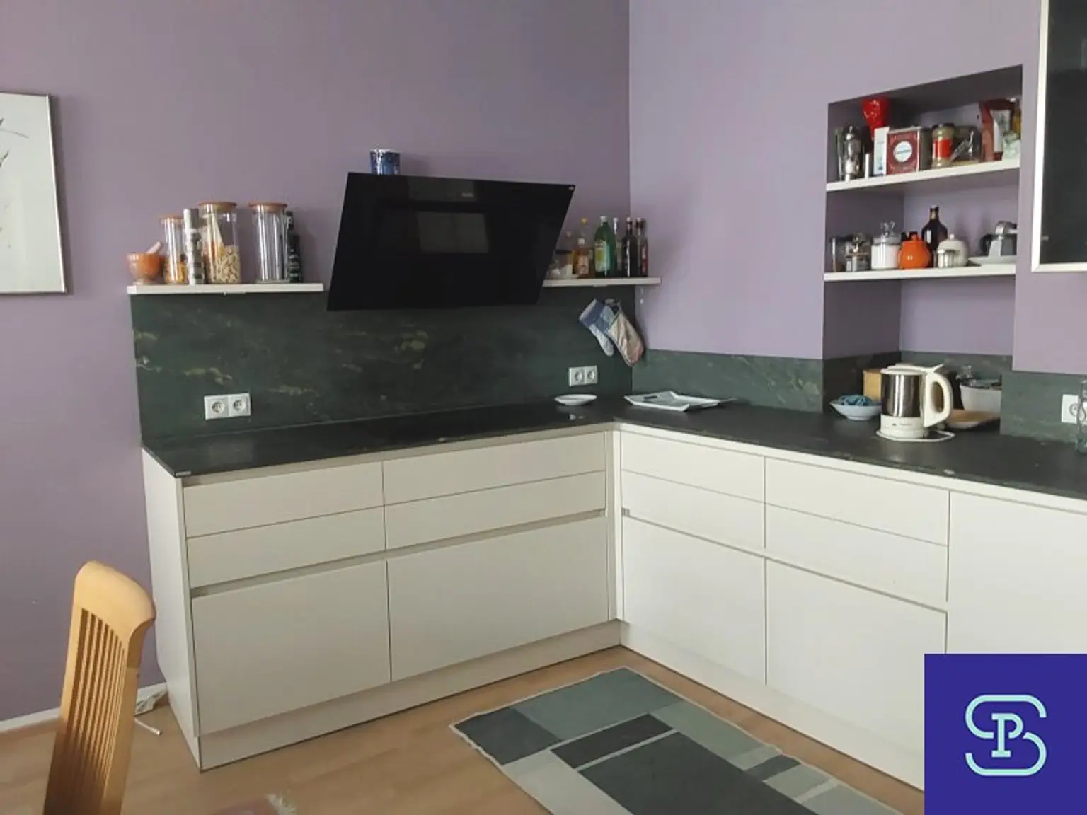 Provisionsfrei: Unbefristeter 98m² Altbau mit 11m² Süd-Loggia und Einbauküche - 1070 Wien!
